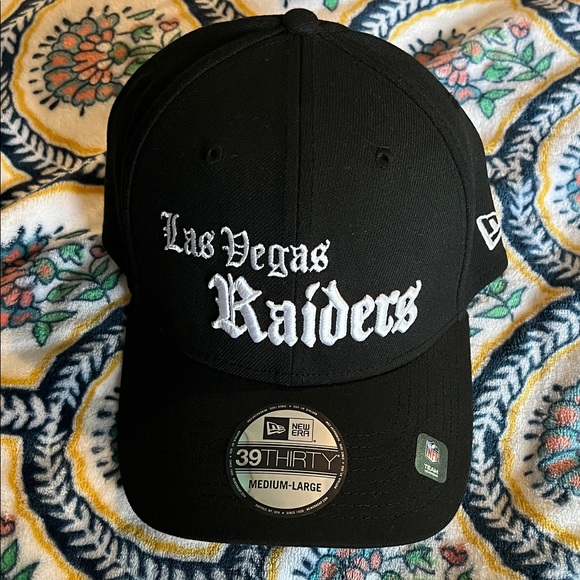 New Era Other - New Era Black Raiders 39THIRTY Cap